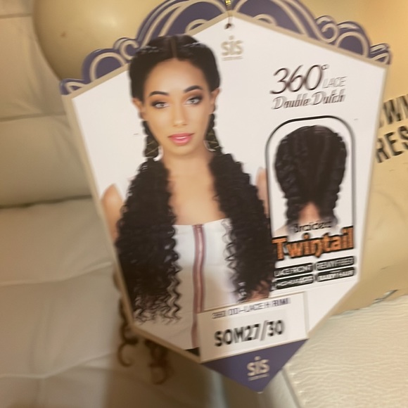 360 transparent lace wig twin braids but you can restyle this lace frontal wig - Picture 7 of 7
